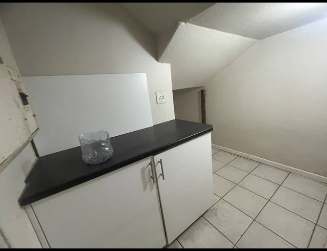 260M² BUSINESS TO LET IN CONGELLA
